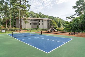 additional photo for property listing at chic digs with room to stretch out in the village 22 car