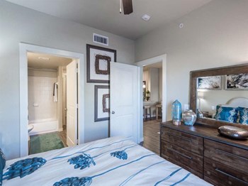 Spacious Bedrooms With En Suite Bathrooms at Century Palm Bluff, Portland, TX - Photo Gallery 37