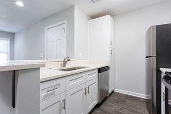 Kitchen With Inbuilt Wash Basin at Wood Terrace, Doraville, 30340