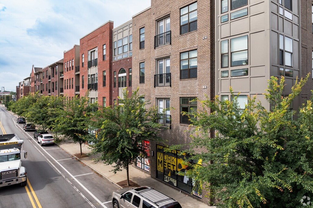 A street view at Century Baxter Avenue, Kentucky