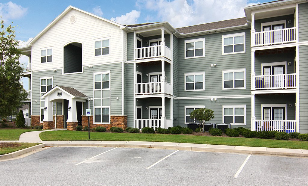 Exterior apartments and parking lot at the Haven at Reed Creek