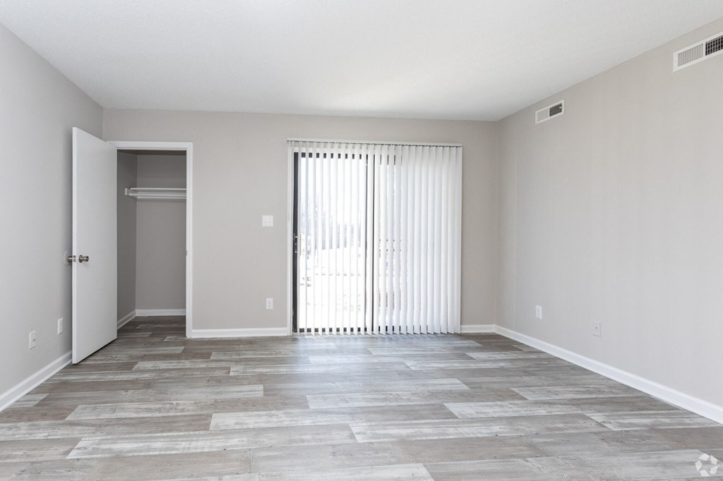 1BR,1BA - 750SF Classic Living Room at Tiffany Square, Rocky Mount, 27804