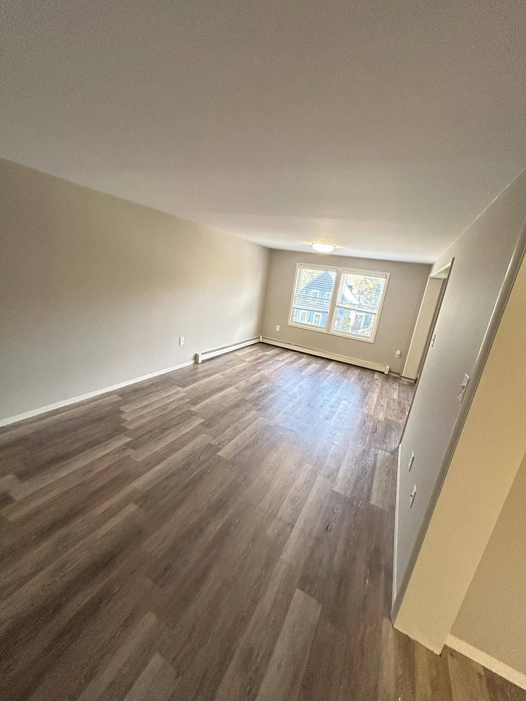 Spacious Living Room at Briarcliff at Quechee Apartments, Quechee, 05059