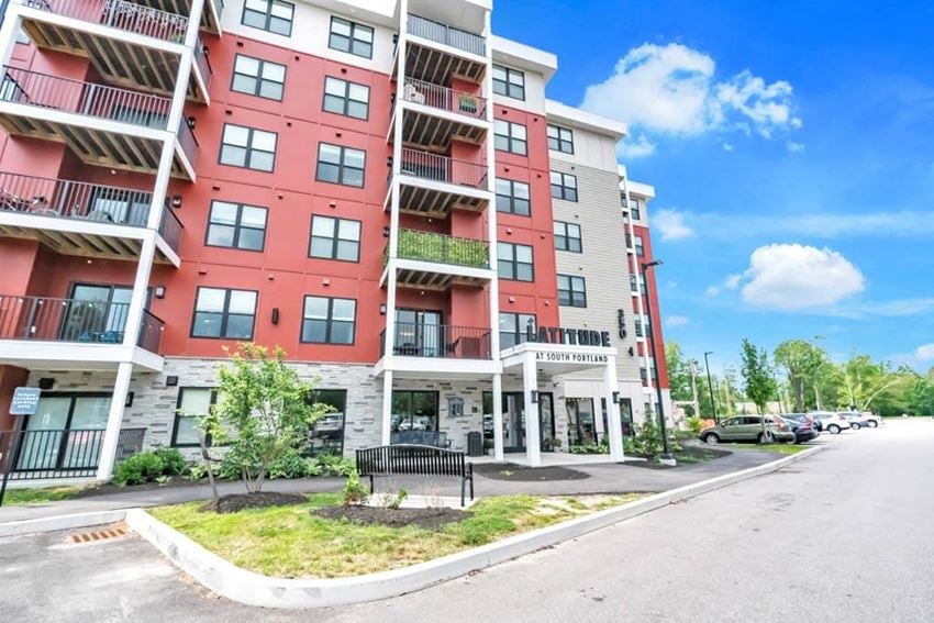 Latitude At South Portland Apartments, 350 Clarks Pond Parkway ...