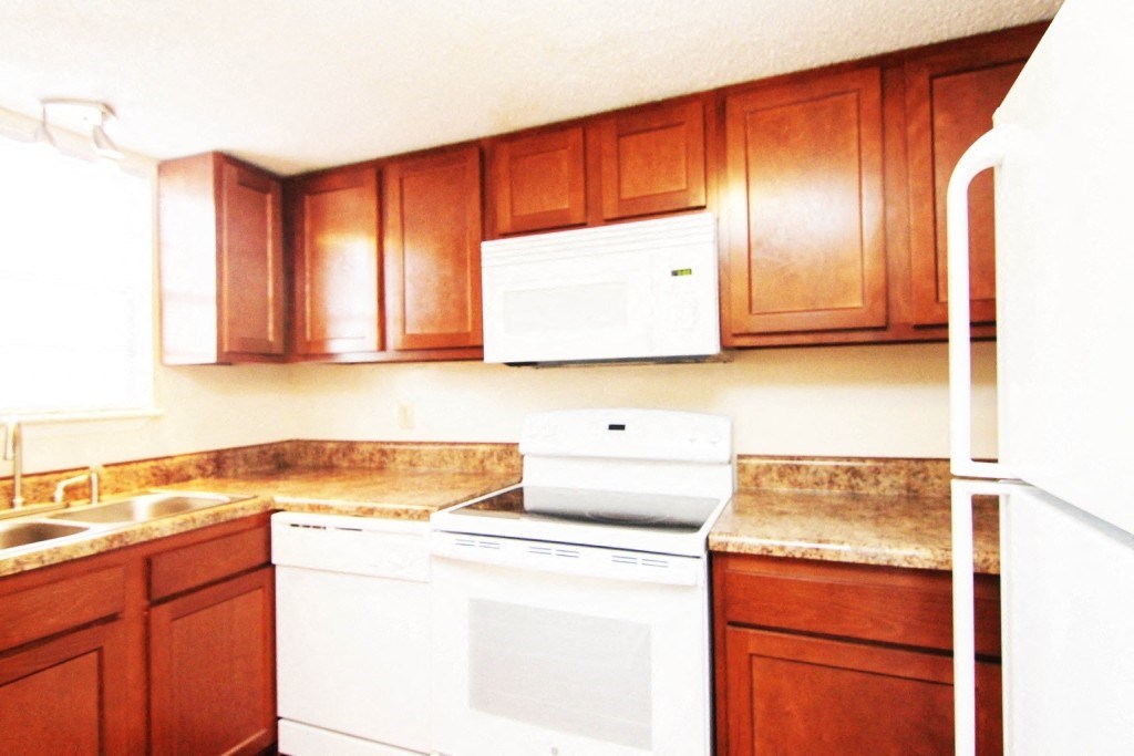 Kitchen with white appliances at Lakewood Lodge apartments, Hanahan, SC