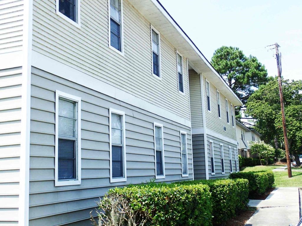 Exterior with sidewalk and bushes at Lakewood Lodge, Hanahan, SC