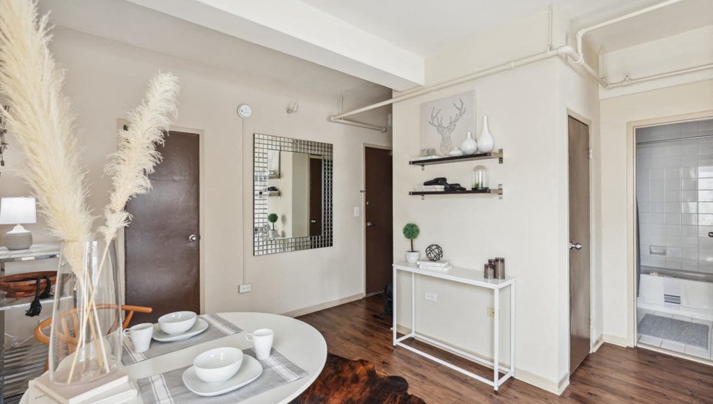 Dining table at Crest on Peachtree Apartments, Georgia, 30308