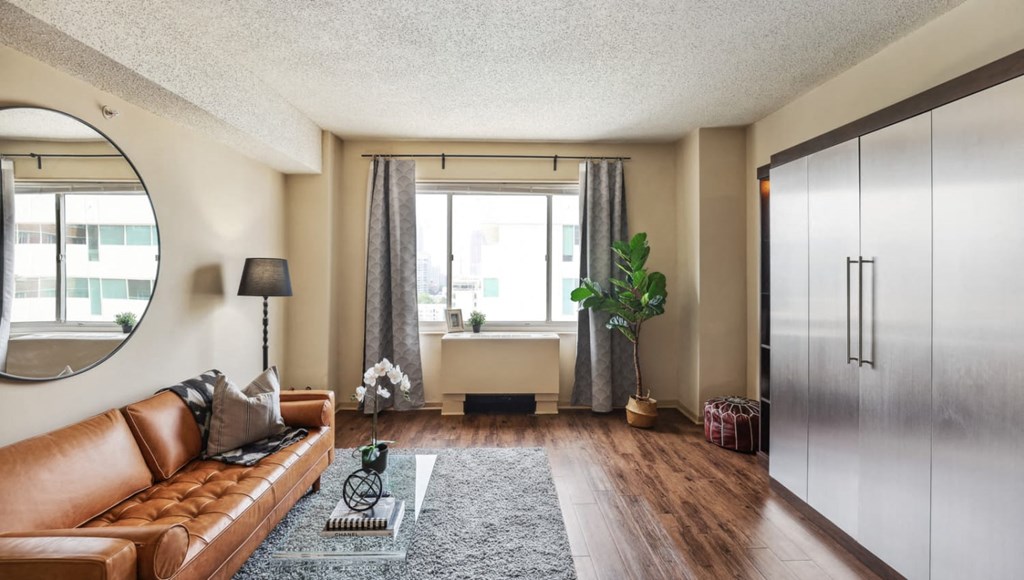 Living room at Crest on Peachtree Apartments, Atlanta, 30308