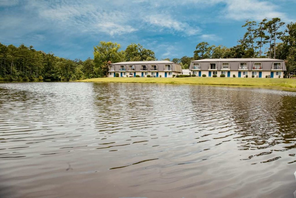 the building where the motel is located is next to a lake