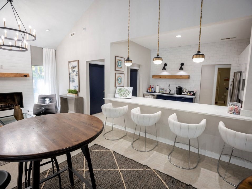 Community lounge space  at Avenues at Holcomb Bridge, Peachtree Corners