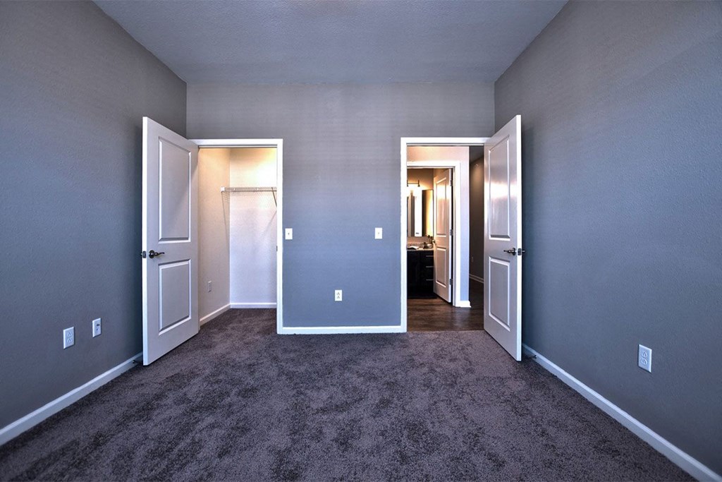 an empty room with a carpeted floor at Park 33, Indiana