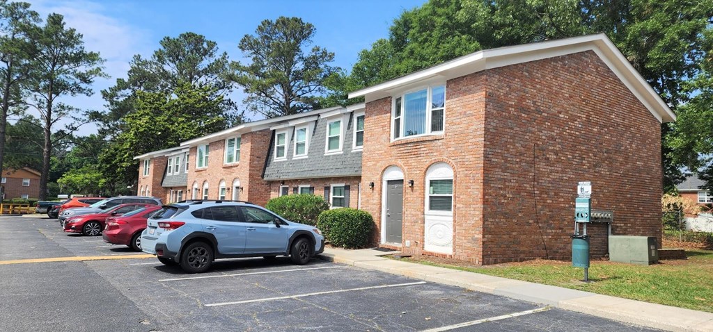 Savan Pointe Townhomes East And West