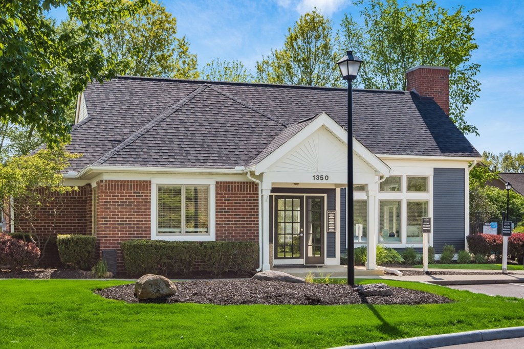 A house with the number 1250 on it.