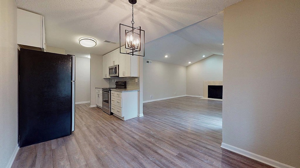 Spacious dining and living areas at Spalding Vue Apartments, Peachtree Corners, Georgia