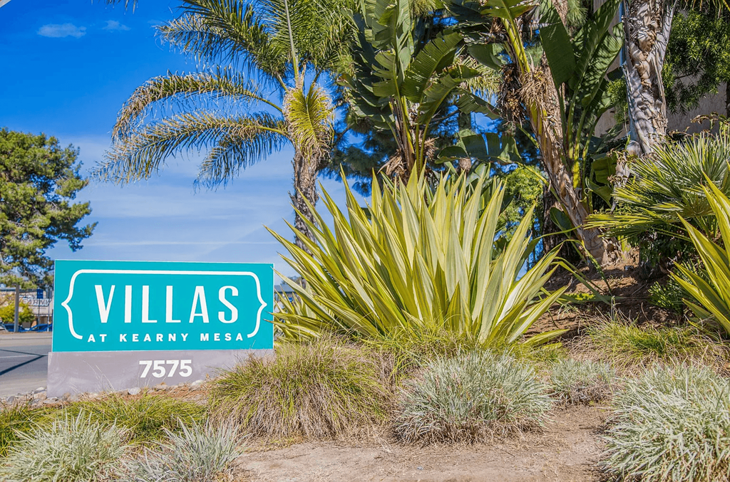 a sign that reads villas at kennedy mesa in front of plants