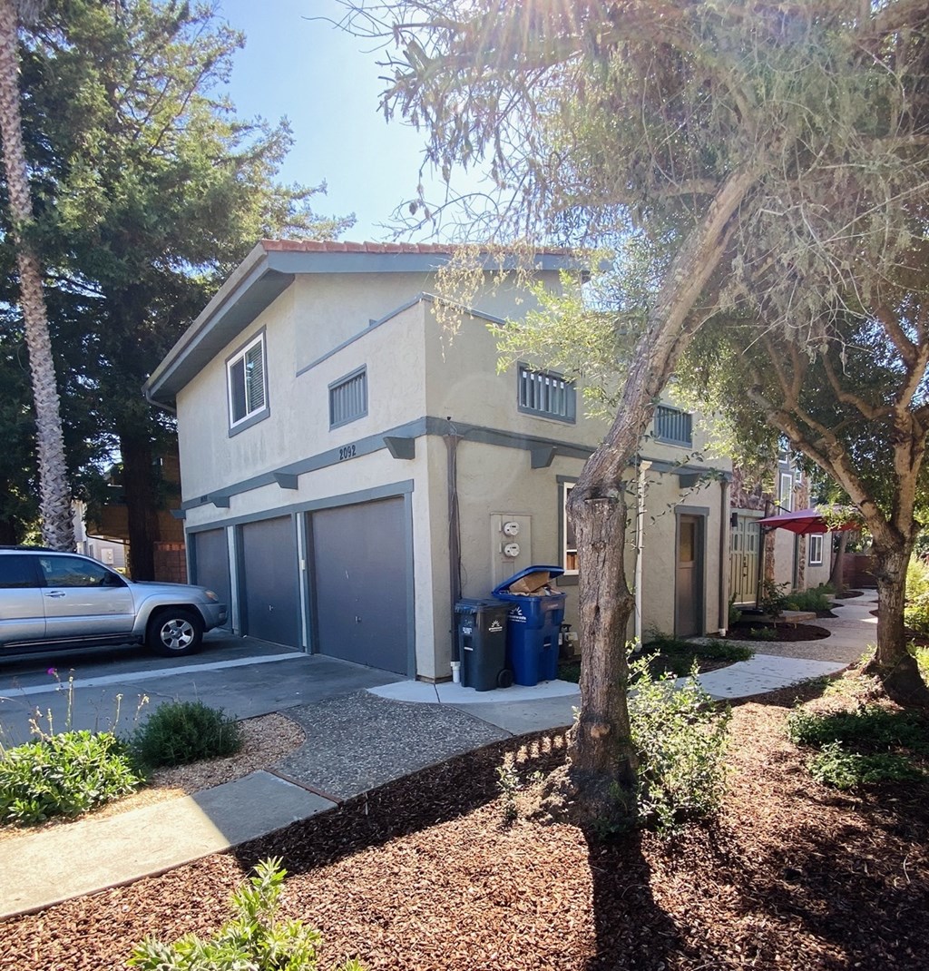 2090 -2092 Penasquitas Drive, Aptos, CA 95003 side view of the building from the side of the street