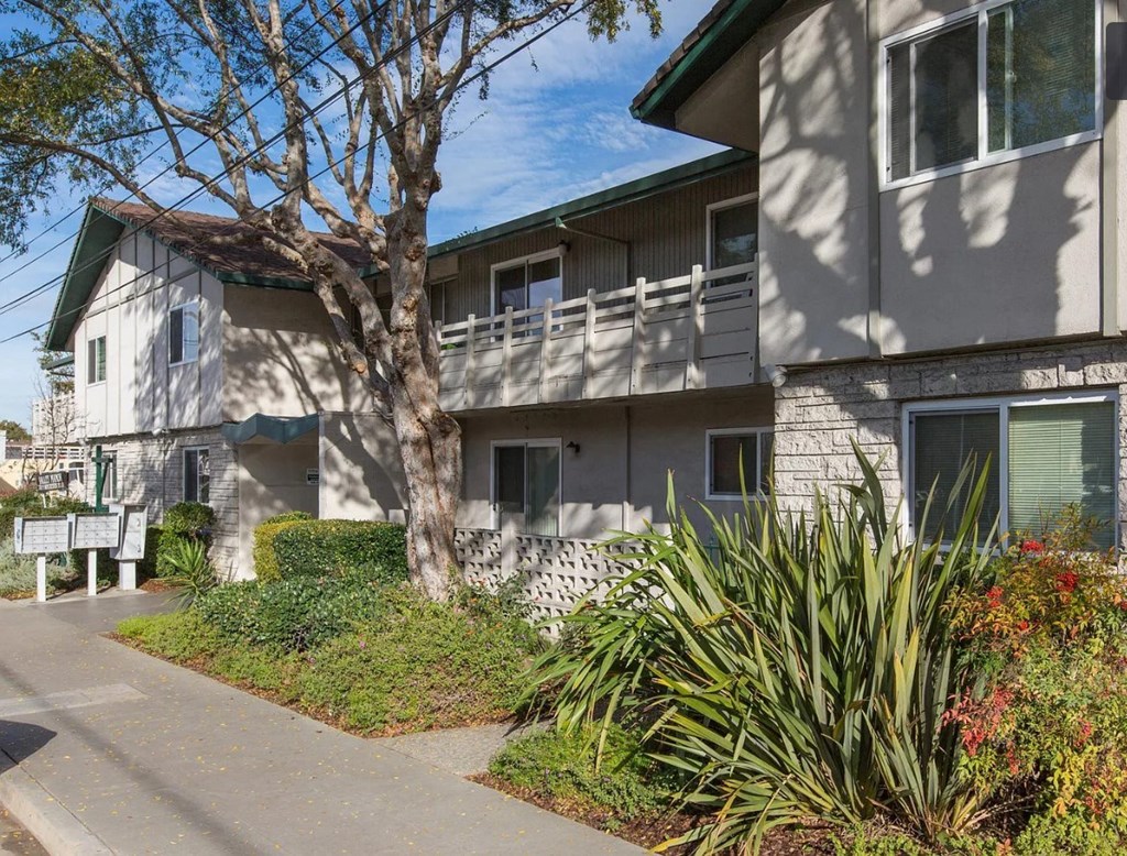 Valley Manor Apartments 770 N. Winchester Blvd San Jose, CA 95128