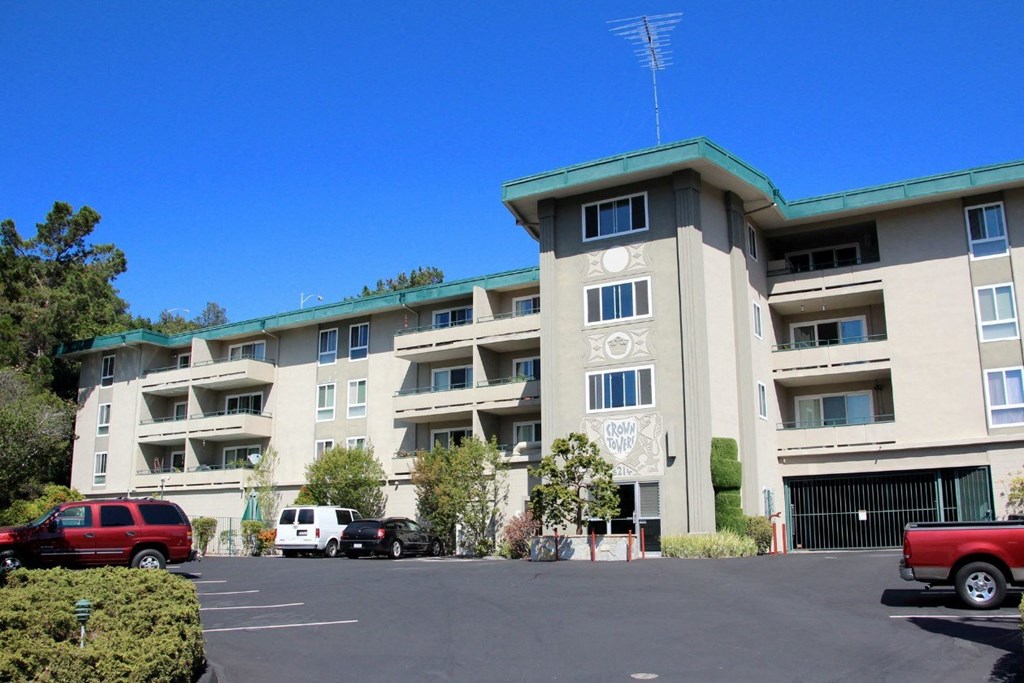 Crown Towers Apartments