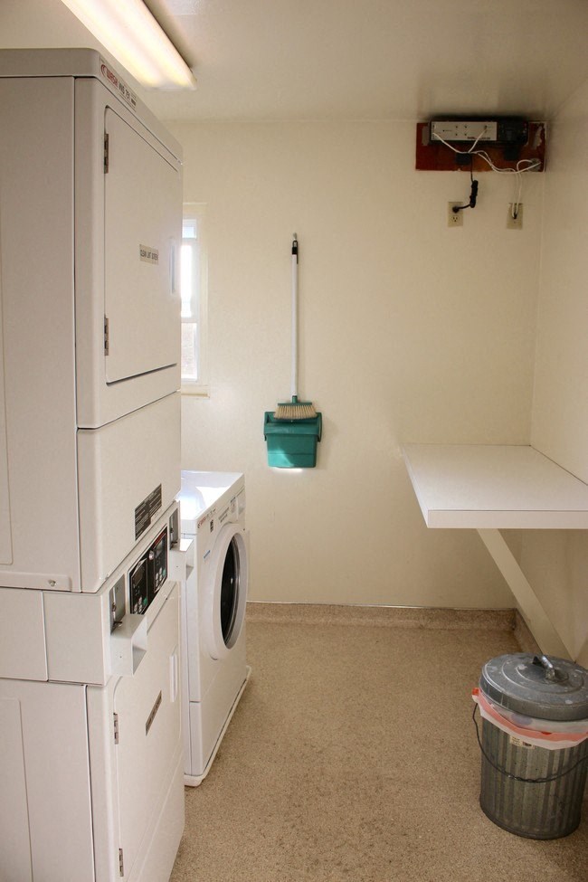 Crown Towers Apartments