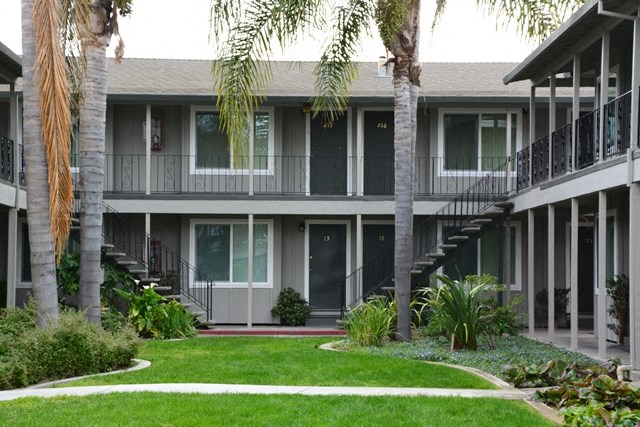 Carriage House Apartments 1655 Pomeroy Avenue  Santa Clara, CA 95051