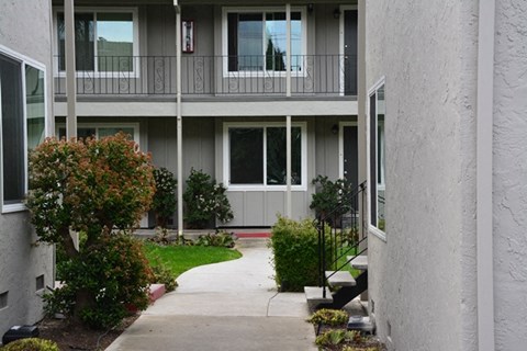 Carriage House Apartments 1655 Pomeroy Avenue  Santa Clara, CA 95051