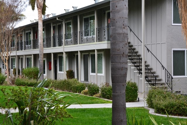 Carriage House Apartments 1655 Pomeroy Avenue  Santa Clara, CA 95051