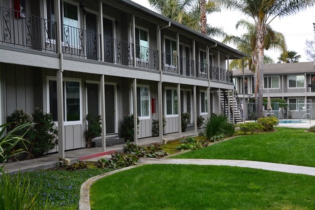 Carriage House Apartments 1655 Pomeroy Avenue  Santa Clara, CA 95051
