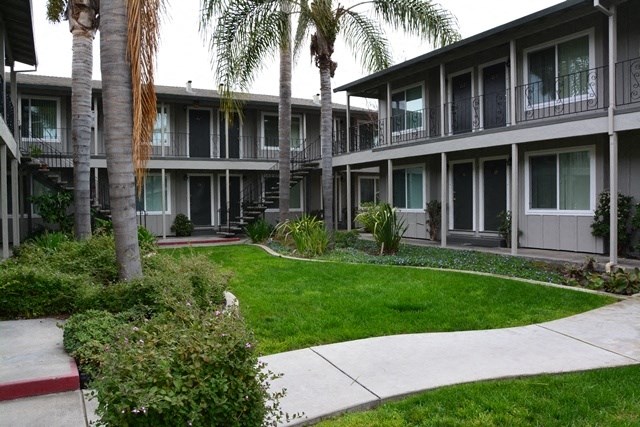 Carriage House Apartments 1655 Pomeroy Avenue  Santa Clara, CA 95051