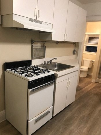 657 Everett Avenue Studio-1 Bed Apartment for Rent - Photo Gallery 5
