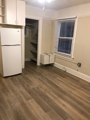 657 Everett Avenue Studio-1 Bed Apartment for Rent - Photo Gallery 3