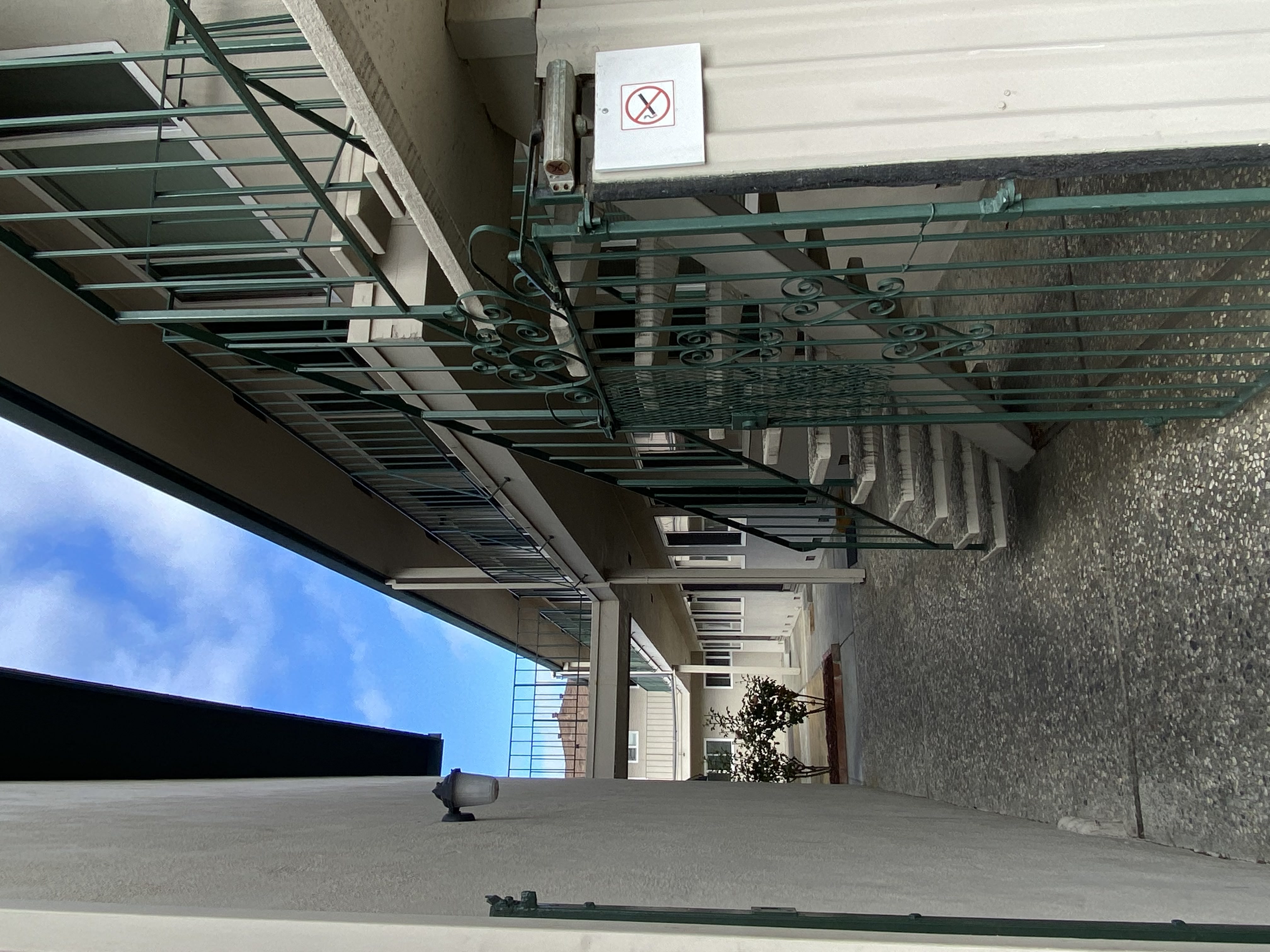 Valley Manor Apartments 770 N. Winchester Blvd  San Jose, CA 95128