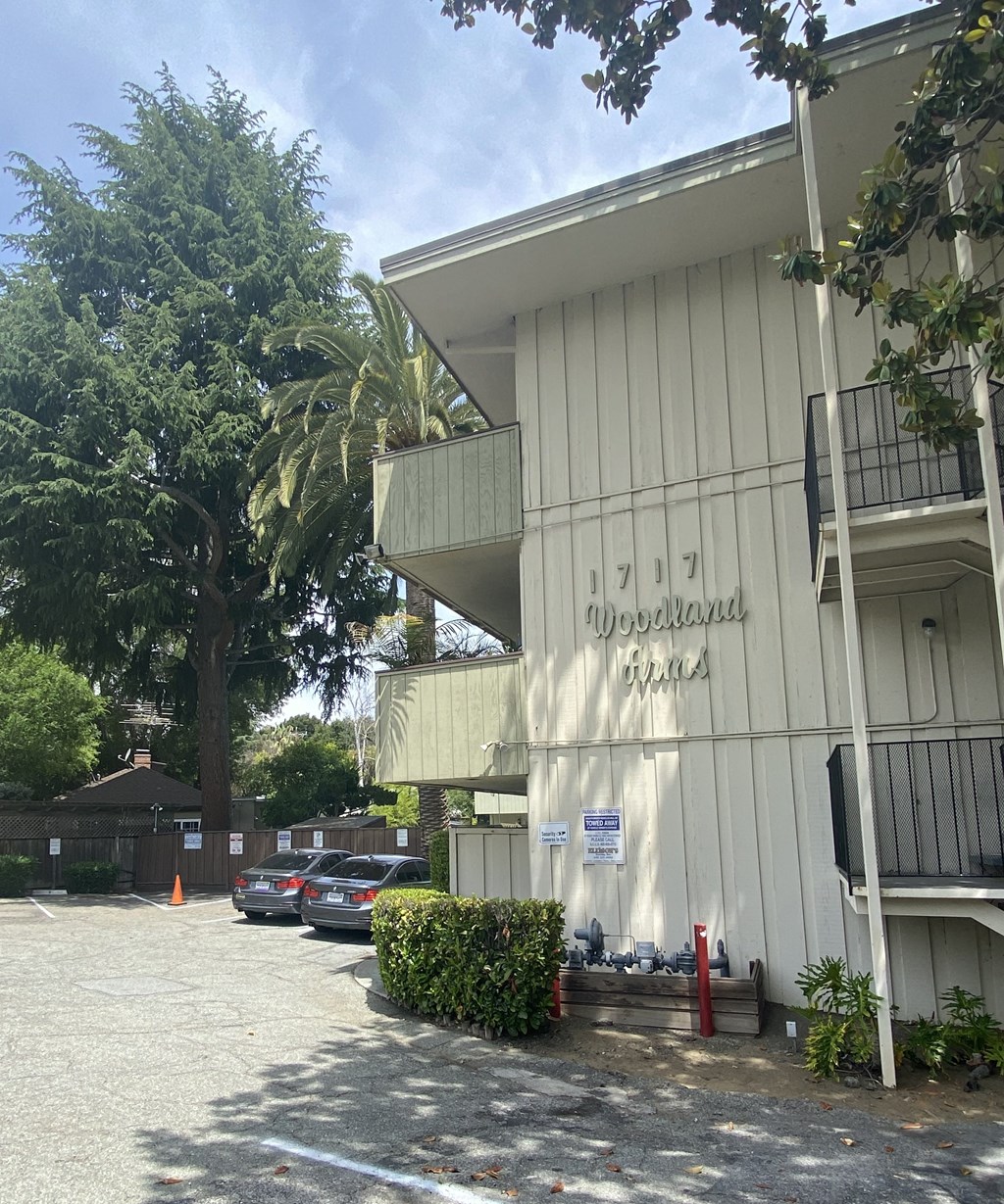 an apartment building with cars parked outside of it