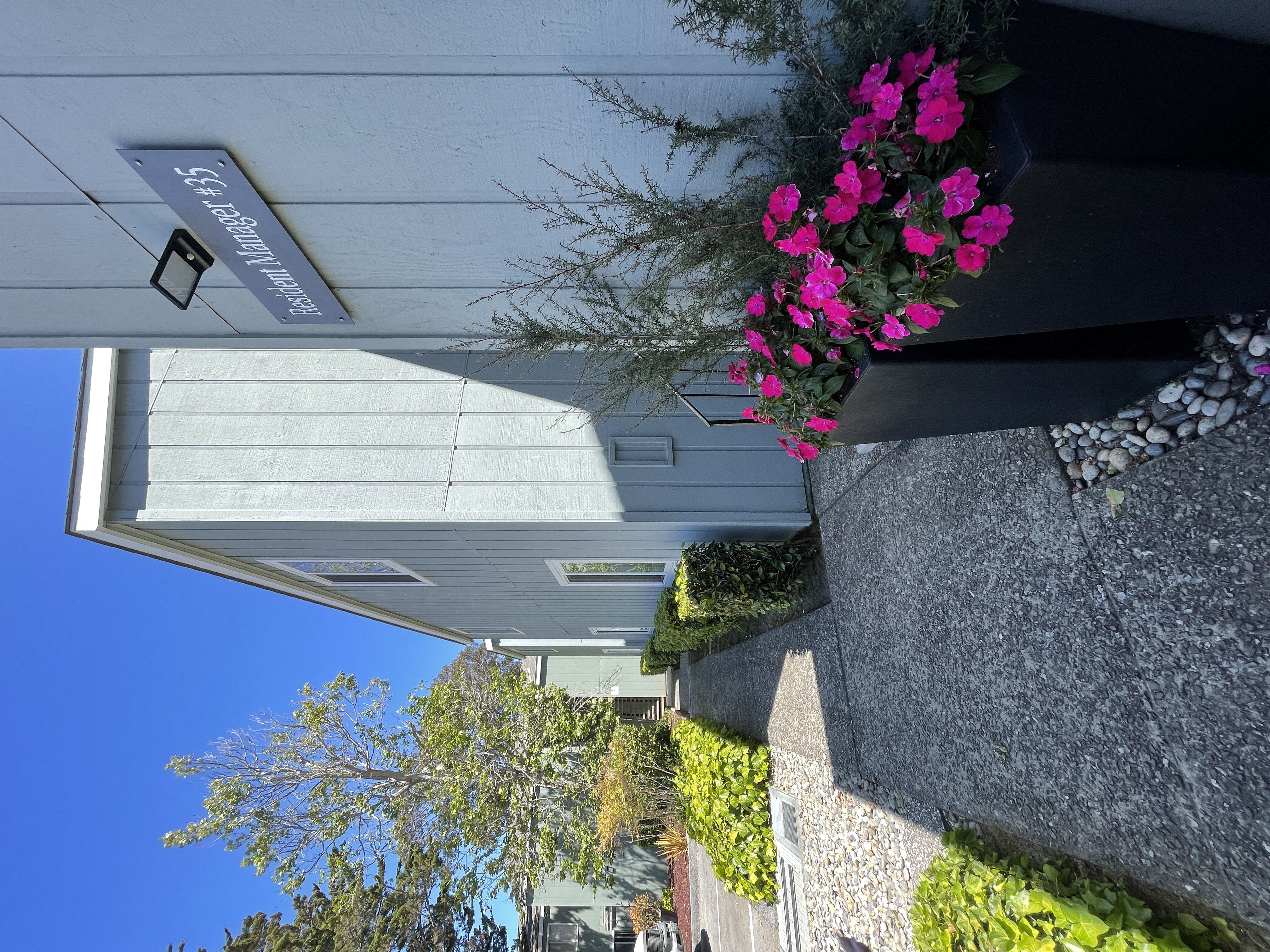 the building where the motel is located