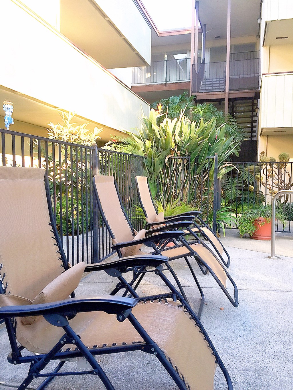a group of chairs sitting outside of a building