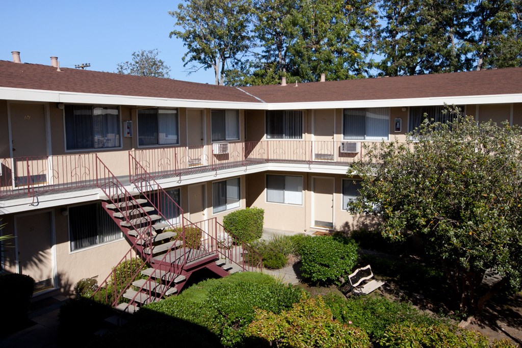 Park Regent Apartments 2020 Latham Street  Mountain View, CA 94040