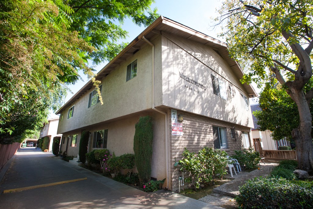 the building where the motel is located
