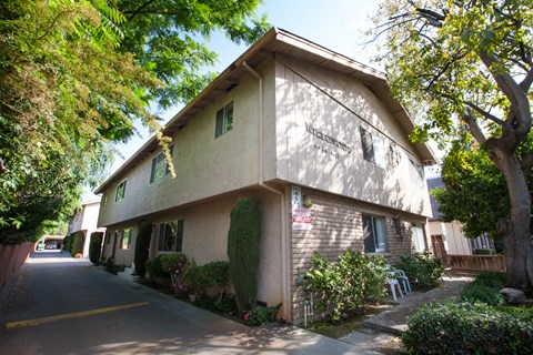 the building where the motel is located