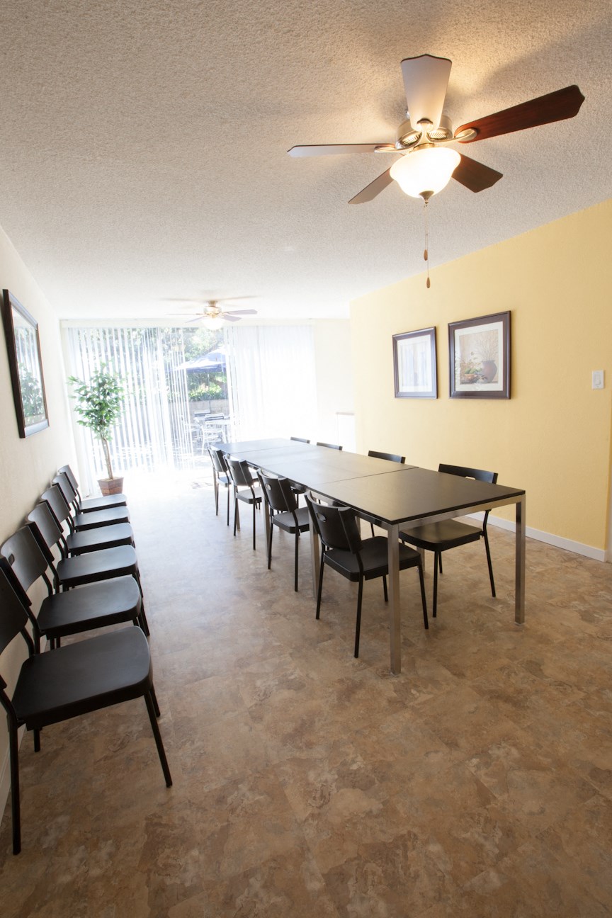 Flores Manor Apartments