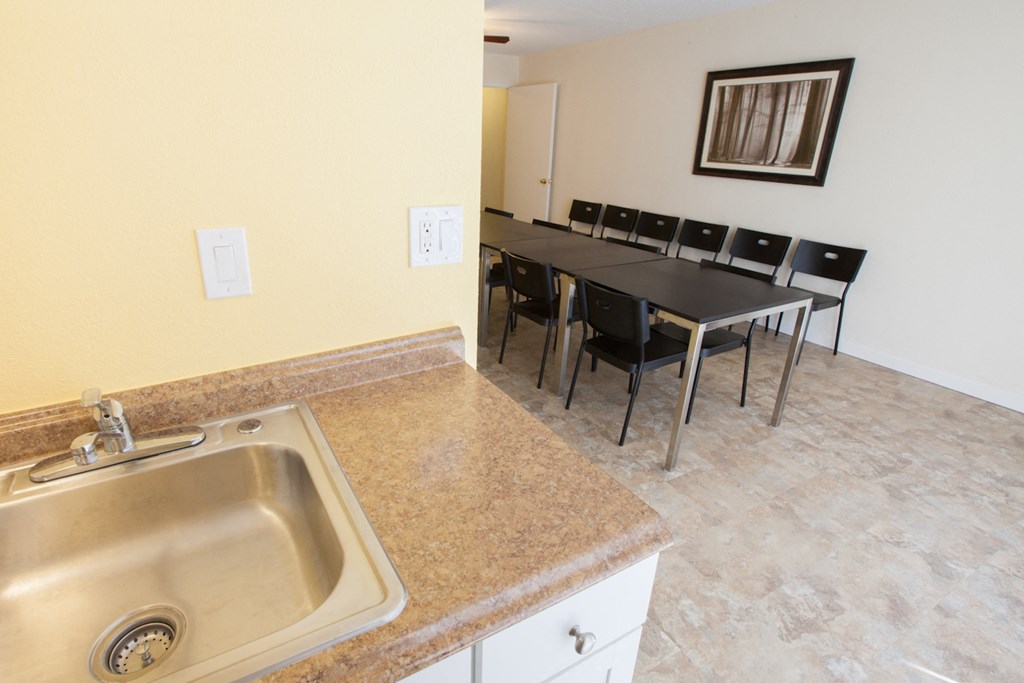 Flores Manor Apartments