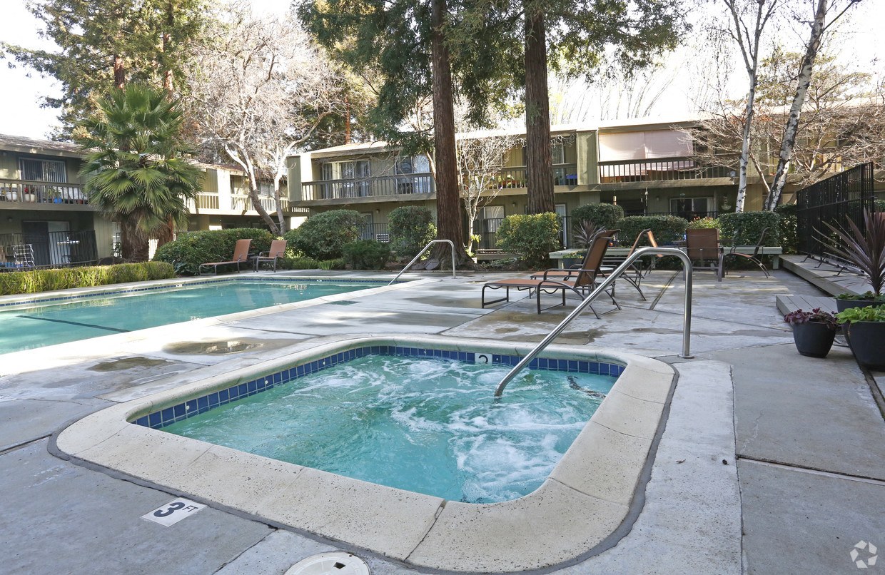 Riverdeck Apartments