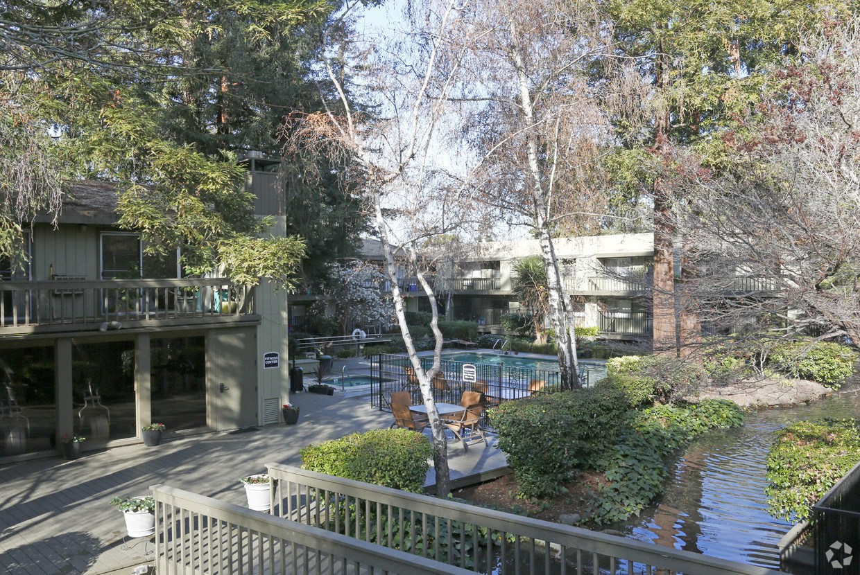 Riverdeck Apartments