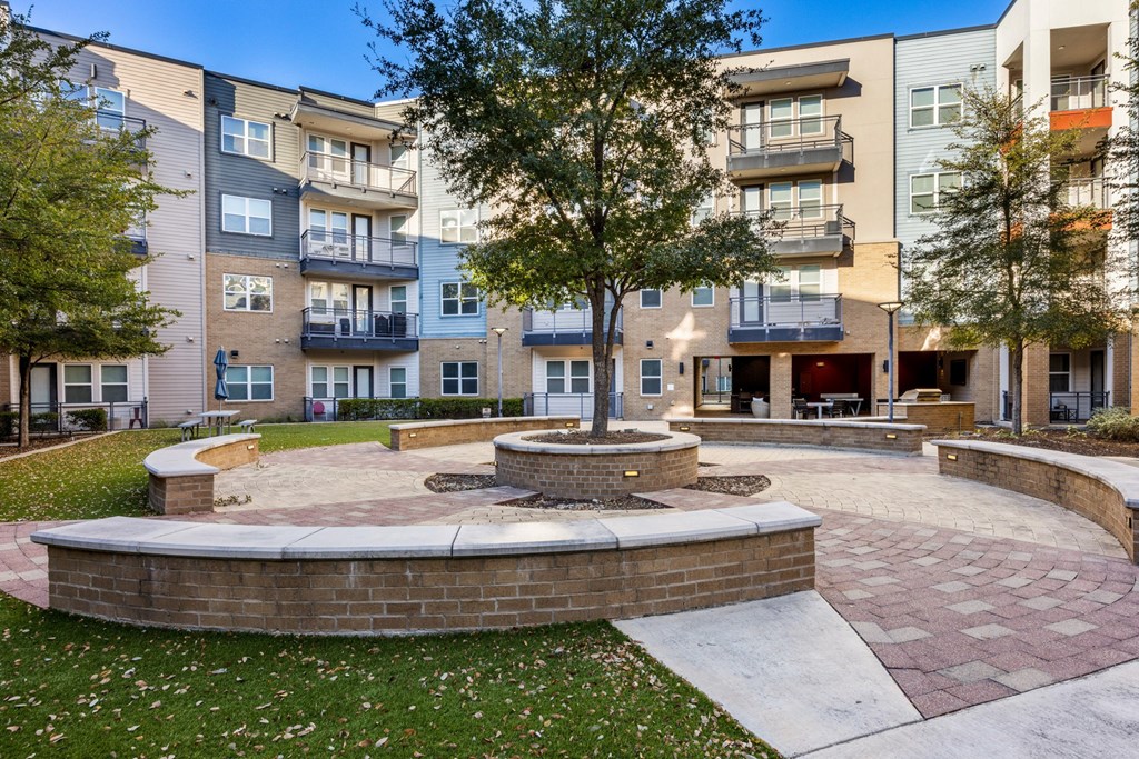 Exterior Landscape at Bridge at Henley, Austin, TX, 78741