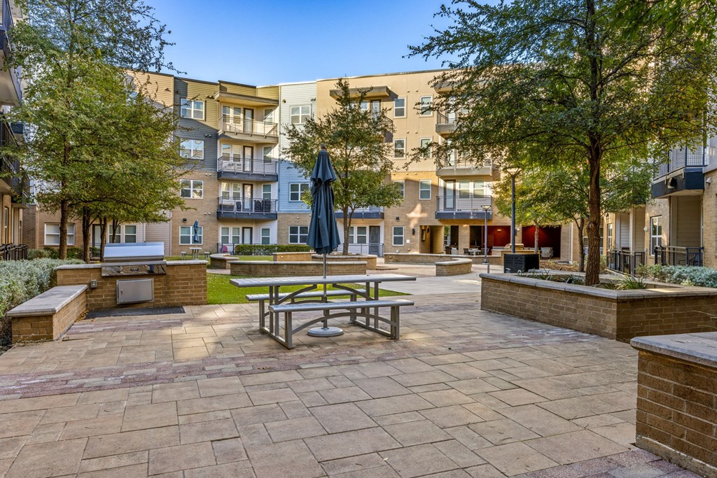 Grill And Picnic Area at Bridge at Henley, Austin, Texas