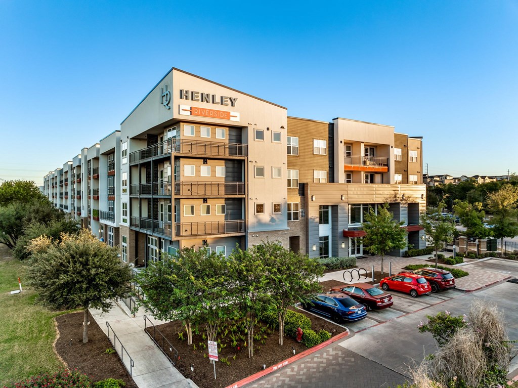 Exterior View at Bridge at Henley, Austin, TX