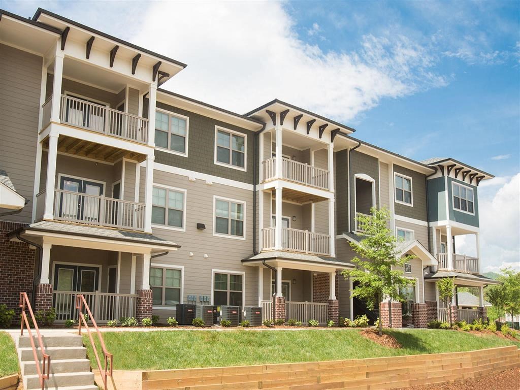 Building Exterior at Ansley at Roberts Lake, Arden, NC, 28704