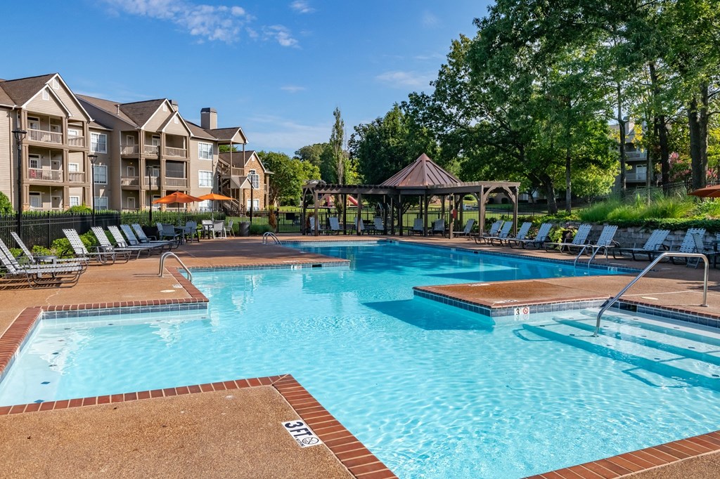 the preserve at ballantyne commons pool and amenities with apartment buildings at Appling Lakes, Cordova, TN