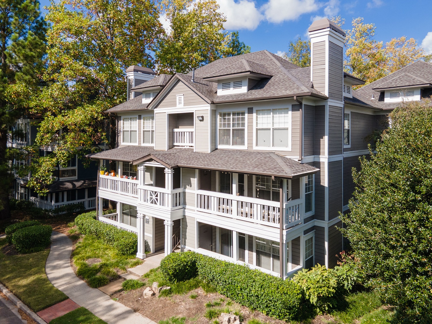 Apartment Exterior at Arbors Harbor Town, Tennessee