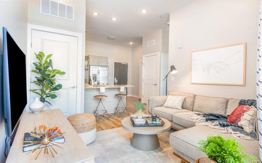 The Baxly Apartments is a similar property to Cottonvale Towns located in Savannah