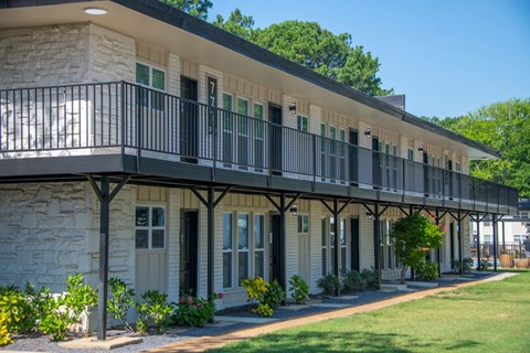 Green Lawn at Century Apartments, Tennessee, 38117