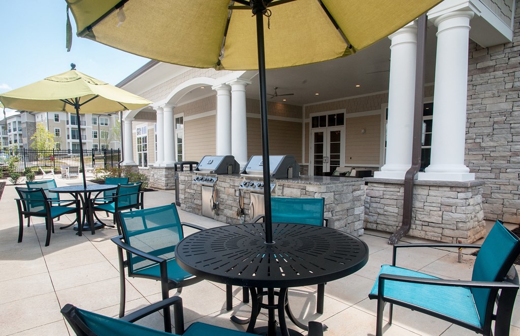 Pool grilling area at Fifth Street Place Apartments, Charlottesville, Virginia